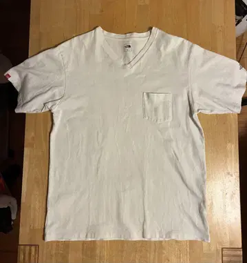 The North Face 헤비 웨이트 화이트 V넥 티셔츠
