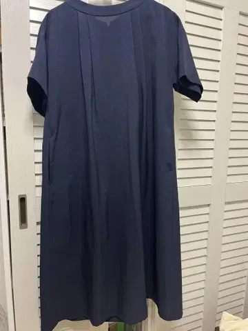 네이비 반팔 무릎 기장 원피스