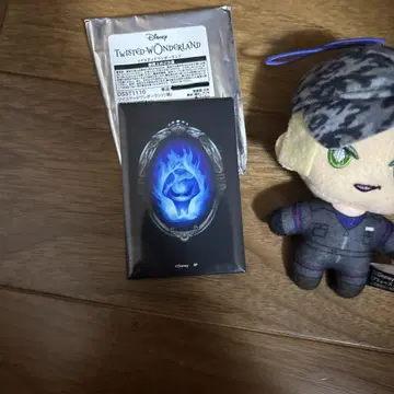 Disney Twisted Wonderland 봉제 인형과 캔뱃지 세트