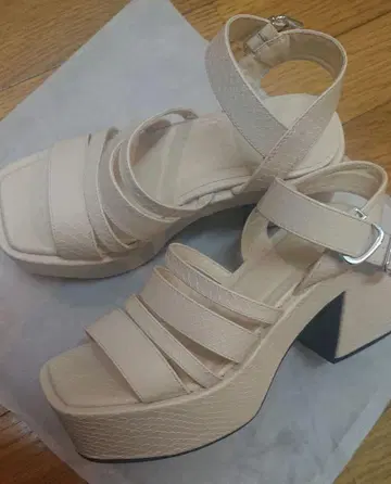 ENVYM 청키 힐 랜덤 스트랩 샌들 GYDA EMODA