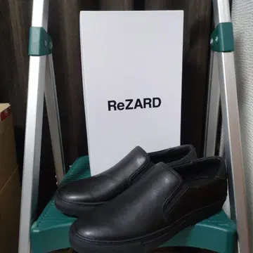 ReZARD 로고리스 슬립온