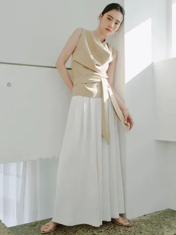 미사용 새상품 아뉴앙스 25SS 더블 새틴 턱 와이드 팬츠 에크루 S