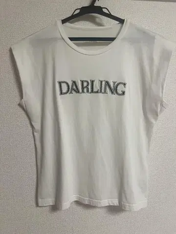 Darich 슬리브리스 티셔츠 DARLING 자수