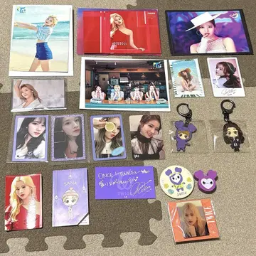 TWICE 사나 굿즈 묶음 판매 캔배지 트레이딩 카드 키링 핀배지