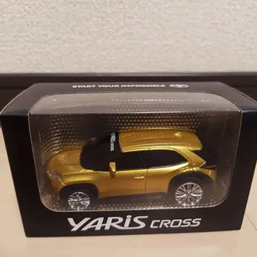 도요타 YARIS CROSS 풀백카 골드