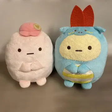 구석에 있는 봉제 인형