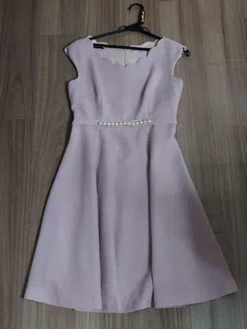Apuweiser Luxe 연보라색 스캘럽 넥 드레스 사이즈 1