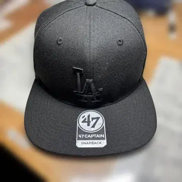47 CAPTAIN LA 블랙 스냅백 캡