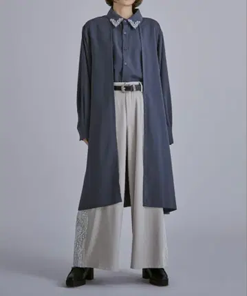 자수 장식 블루 긴팔 롱 셔츠