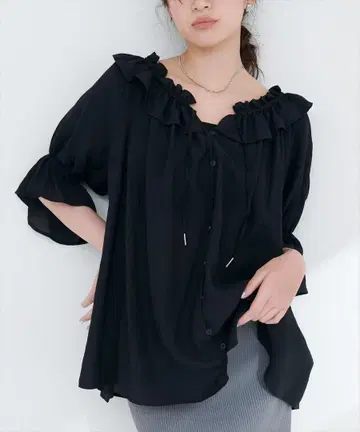 신상품! natural couture 프릴 스모크 캔디 슬리브 블라우스