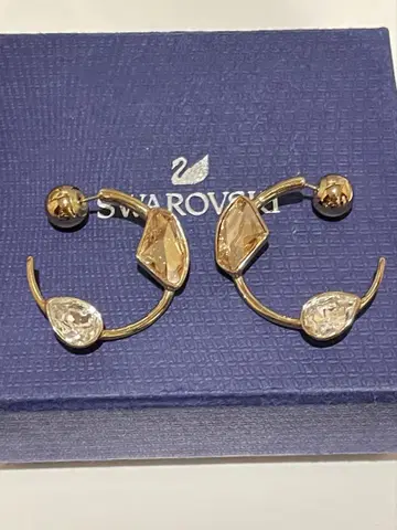 아틀리에 Swarovski 골드 톤 후프 귀걸이
