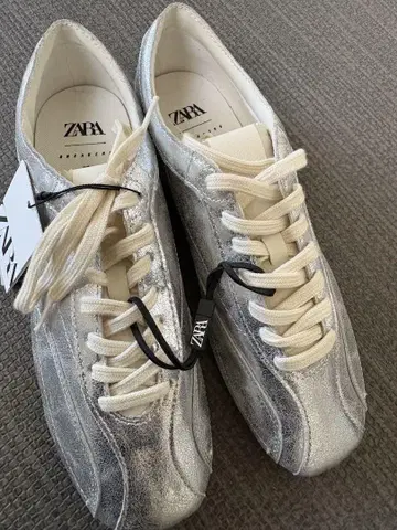 새상품 ZARA 메탈릭 이펙트 스니커즈 실버 38 스니커즈