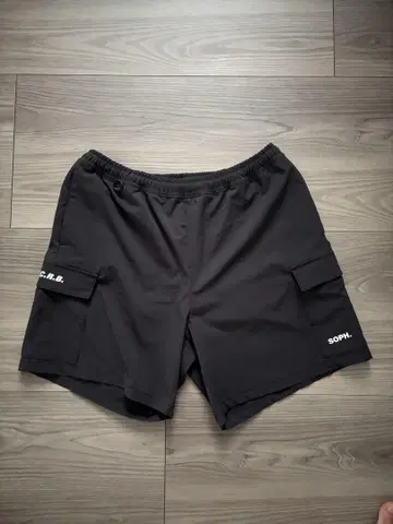 SOPH. 블랙 카고 숏팬츠