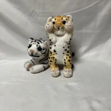 화이트 호랑이와 레오파드 봉제 인형 세트