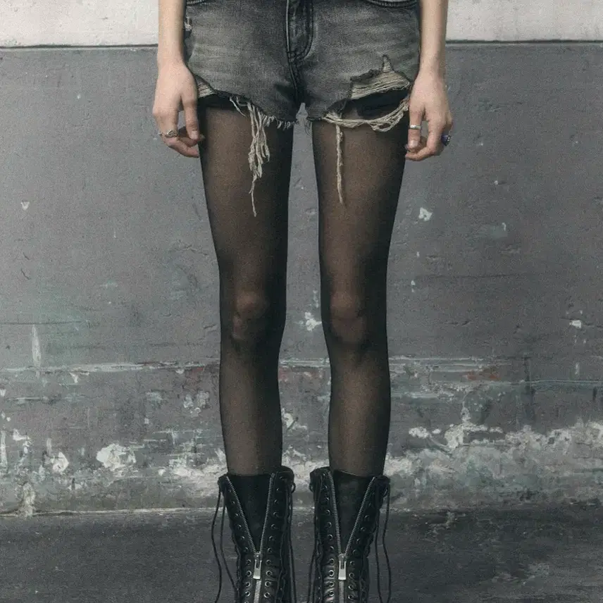 【BOHEMIAN SEOUL】25ss DARKNESS LOW WAIST SHORTS BOHEMIAN SEOUL] DARKNESS LOW WAIST SHORTS, BLACK 正規品 韓国