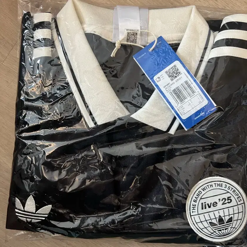 Oasis x adidas Originals Jacquard 黒 adidas TOUR JACQUARD