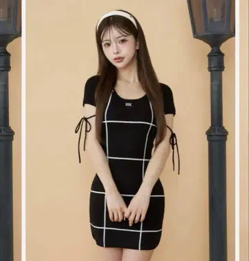 Darich 백 오픈 스티치 니트 미니 원피스