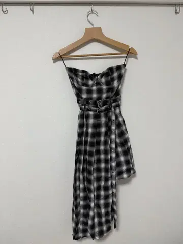 [구하기 어려움] Bershka 슬리브리스 체크 원피스 XS 사이즈