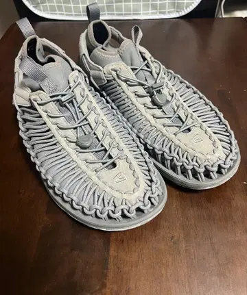 KEEN 샌들