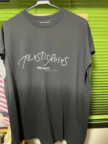 ABSNT BOOTH PLASTIC ROSES 티셔츠