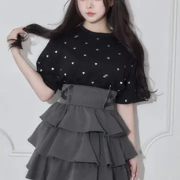 pium 하트 도트 자수 T셔츠 블랙