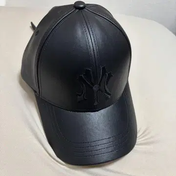 듀얼리즘 크롬 가죽 캡