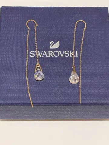 Swarovski 드롭형 크리스탈 귀걸이