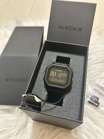 닉슨 사이렌 NIXON SIREN ALL BLACK