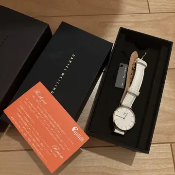 Daniel Wellington 화이트 가죽 손목시계