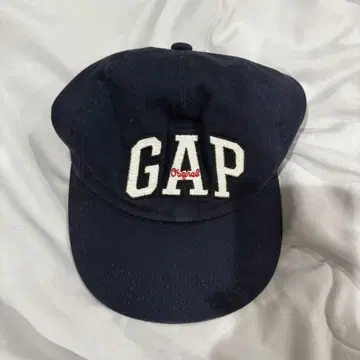 GAP 네이비 자수 로고 캡