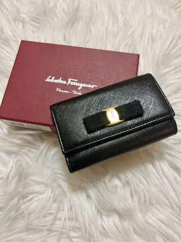 Salvatore Ferragamo 블랙 키케이스
