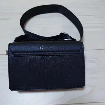 tk (다케오 키쿠치) 블랙 숄더백