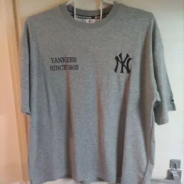 새상품 MLB 양키스 티셔츠 택 포함 Size는 XL