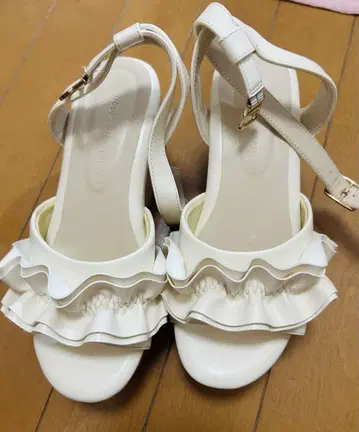 새상품 MAJESTIC LEGON 폭신폭신 프릴 샌들 M 사이즈