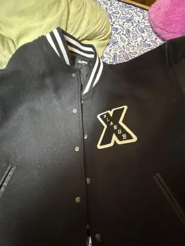 XLARGE 블랙 바시티 자켓