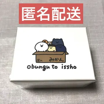 문구와 함께 뱅글 워치 화이트