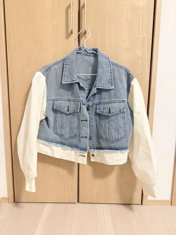 데님 블루와 화이트 크롭 자켓