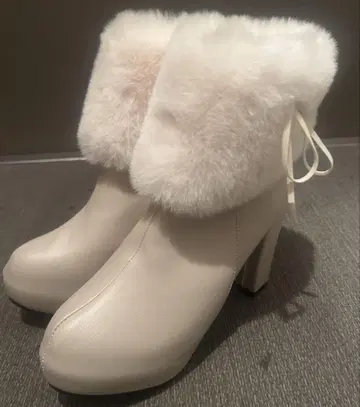 퍼가 달린 화이트 숏부츠 25cm