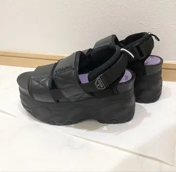 YOSUKE 통굽 샌들 블랙 24.0cm