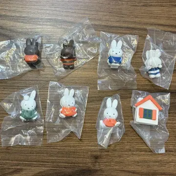 [miffy] 가챠가챠 끼우는 겁니다. 8개 세트