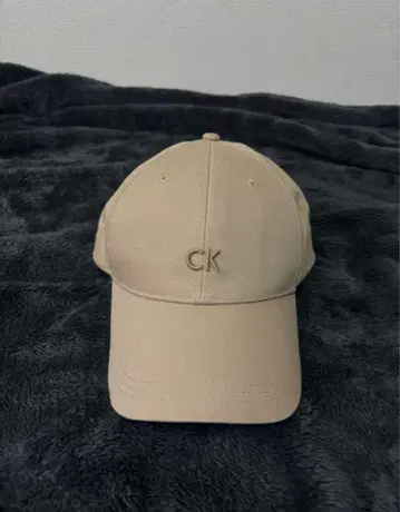 Calvin Klein 베이지 야구 모자 캘빈클라인