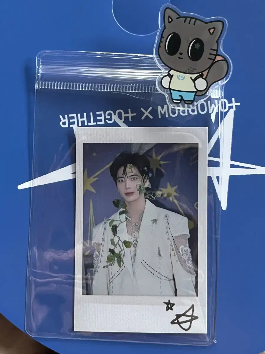 危険なコンビニ クラウドファンディング ハンガー２種 韓国BL Shop 준비엘 on Bunjang Global Site - No more Korean account!