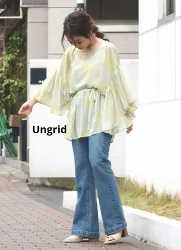 Ungrid 시어 플라워 프린트 볼륨 블라우스