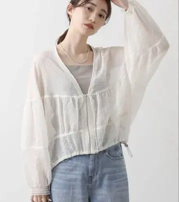 미사용 새상품 Gready Brillian 시어 셔링 V 넥 블루종