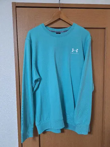 UNDER ARMOUR 맨투맨