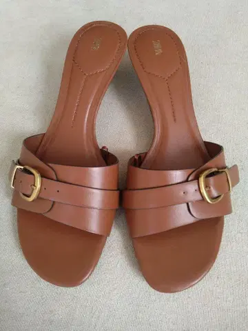 ZARA 브라운 뮬 샌들 36