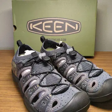 121-32 KEEN 아웃도어 샌들 27.5cm