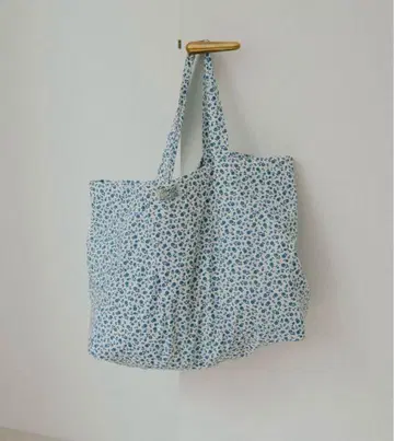 새상품 House on the Hill Parent Bag 꽃무늬 토트백