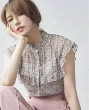 JUSGLITTY 미니 꽃무늬 프릴 넥 시어 블라우스