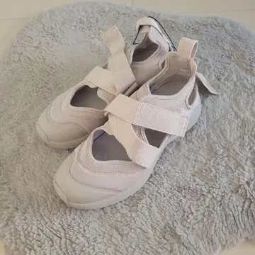 택 포함 새상품 스니커즈 샌들 23.5-24.0cm 샌드 베이지